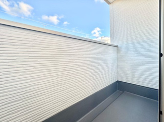 【バルコニー】 | 伏見区醍醐外山街道町　新築戸建 | 一度、実際にご覧になってみませんか？暮らしやすい周辺環境も含めスタッフがご案内いたします。