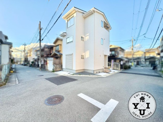 【外観】 | 伏見区醍醐外山街道町　新築戸建 | 最寄り駅は地下鉄『石田駅』徒歩15分です。南東角地で陽当り・通風良好です。