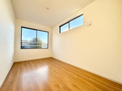 【洋室】 | 伏見区醍醐外山街道町　新築戸建 | こちらは5.5帖の洋室です。