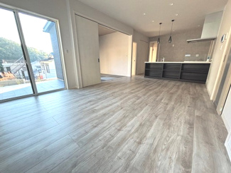 【居間・リビング】 | 呉市阿賀北5丁目　限定1棟【築後未入居】【73坪】【P4台可】