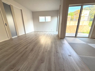 【居間・リビング】 | 呉市阿賀北5丁目　限定1棟【築後未入居】【73坪】【P4台可】