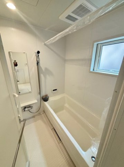 【浴室】 | 西区高須3（東高須駅徒歩8分！）NO1【築後未入居】 | ゆったりした浴槽は、足を伸ばしてゆったり湯船につかることができます。
