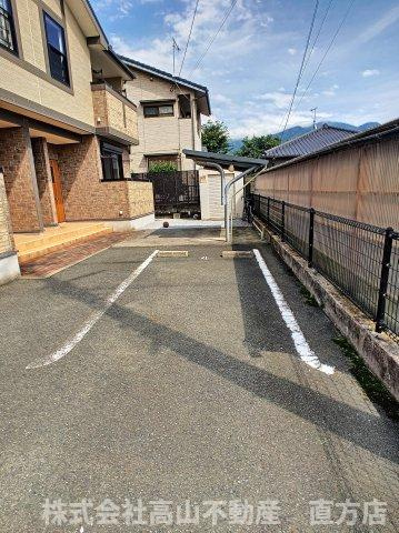 ファミーユの駐車場