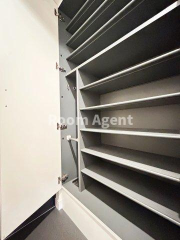 プレサンス金山デュアルの玄関