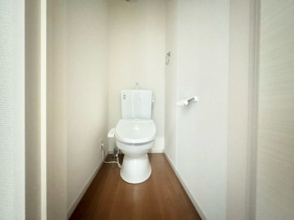 【トイレ】 | 宇治市大久保町旦椋　新築戸建 | 暖房便座、温水洗浄機能付きですので寒い時期も安心です。