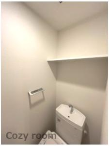 【収納】 | RJRプレシア江坂駅前 | WC上部には、収納スペースがあります。