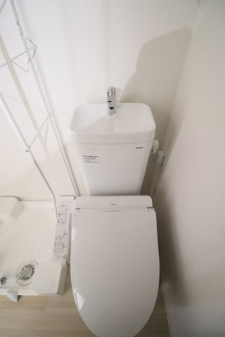 コムストック登戸のトイレ|※別号室の写真です。現況優先となります。