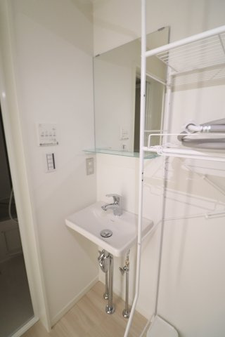 コムストック登戸の洗面所|※別号室の写真です。現況優先となります。