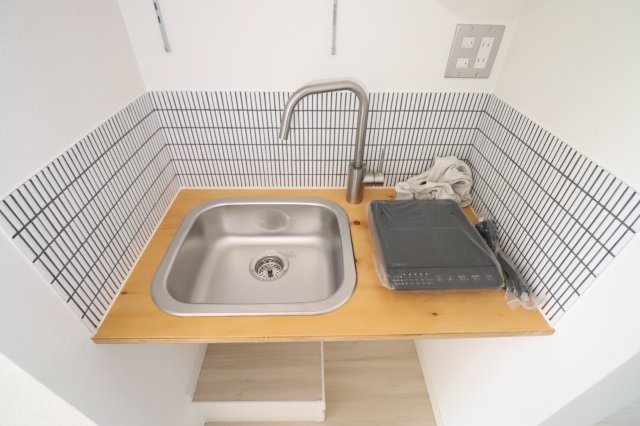 コムストック登戸のキッチン|※別号室の写真です。現況優先となります。