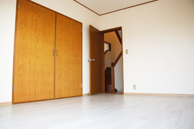 片瀬山1丁目戸建の洋室|2F中洋室