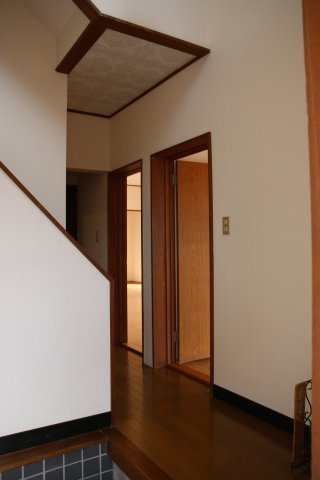 片瀬山1丁目戸建の玄関