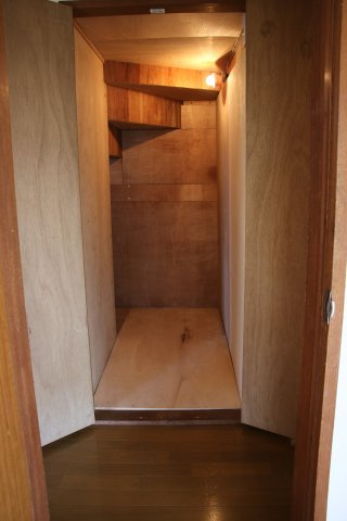 片瀬山1丁目戸建の収納|階段下収納