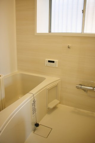 片瀬山1丁目戸建の浴室