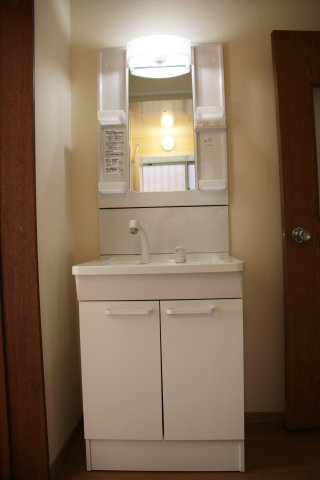 片瀬山1丁目戸建の洗面所