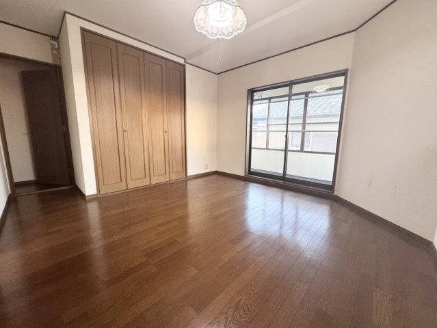 ６SLDKの圧倒的広さ♪エコキュート搭載のゆとり住まい　比企郡吉見町の洋室|ゆったりした洋室です