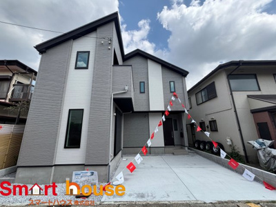 【外観】 | 相模原市南区相南　新築１棟 | 外壁が周囲の街並みと青空に生えるお洒落な仕上がり！周囲には高い建物のないエリア。青い空が大きく感じますね。