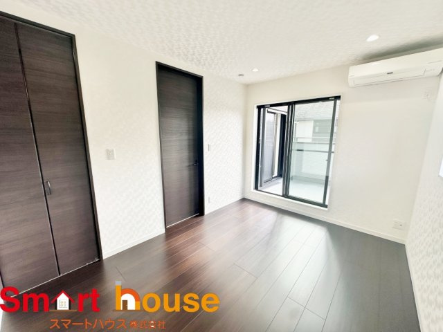 【洋室】 | 座間市入谷東　築浅1棟 | 家族一人ひとりの大切なプライベート空間。趣味に合わせて使って頂けるようシンプルに仕上げてあります。暮らし心地を大きく左右する収納を、適材適所に配置し使い勝手を考慮しました。