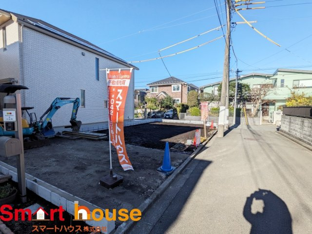 上鶴間6丁目　売地の前面道路含む現地写真