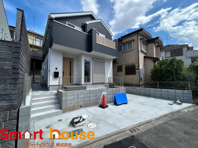 町田市東玉川学園　全1棟の前面道路含む現地写真|お住まいの前面道路が広いと駐車が楽になり、陽当たりも遮られないので明るく居心地の良いお家になります♪