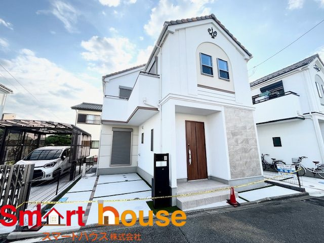 相模原市中央区　小山2丁目の前面道路含む現地写真|オシャレな外観は、人の目を引くだけではなく自慢したくなりますね！植木を置いたりアレンジは、自由です。自分の好みに仕上げましょう♪