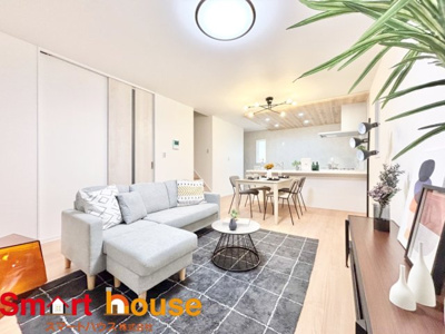 【居間・リビング】 | 伊勢原市第2高森　新築1棟 | 家族の笑い声が聞こえてきそうな大空間♪大きめのLDKはそれだけで心が和みます。家族揃ってリビングで過ごすお休みの日が、楽しみになる場所となることでしょう。