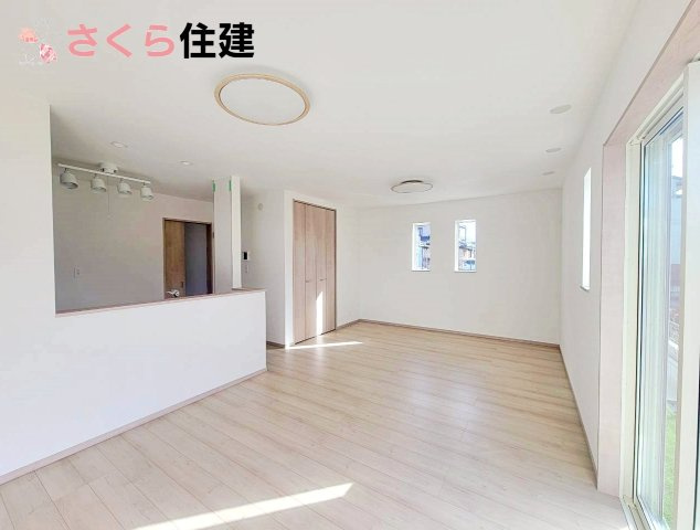 ハートフルタウン鹿沼市栄町1丁目19番　A号棟の構造・工法・仕様|耐震性を発揮する鉄筋入りスラブー体基礎を採用。地面から基礎上端までの高さを400ｍｍ以上確保。	