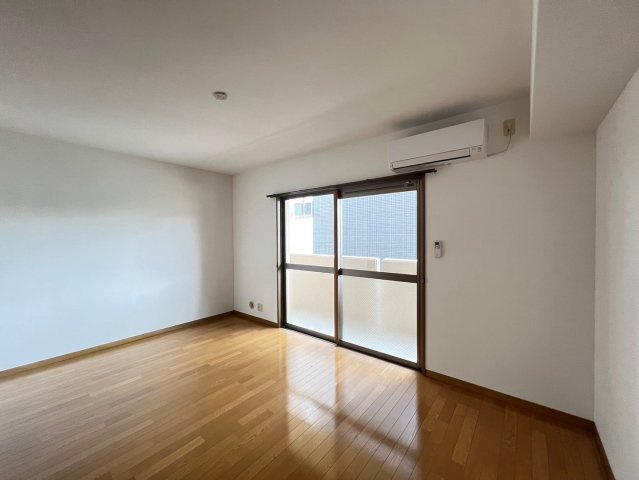 ボルベールの洋室