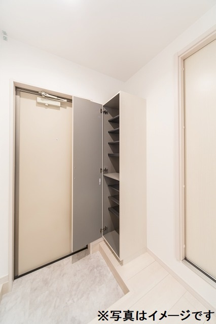 ルミエール新堀町の玄関