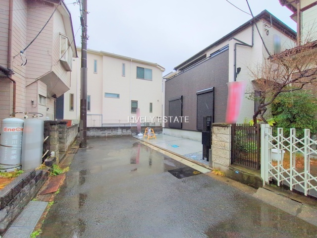 草加市遊馬町 新築分譲住宅の前面道路含む現地写真