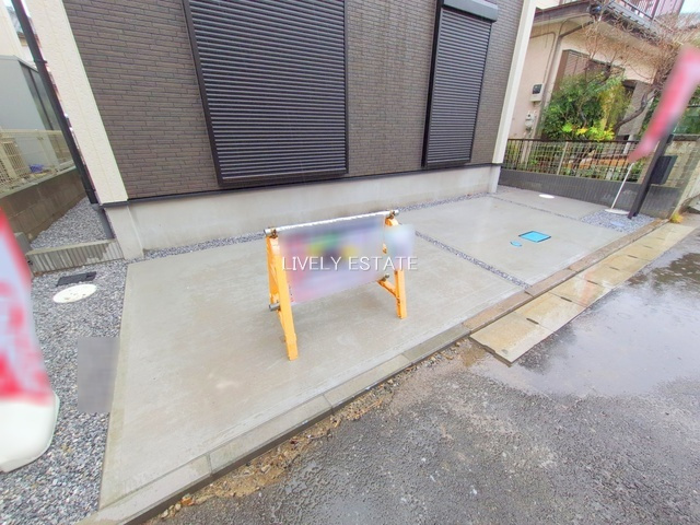 草加市遊馬町 新築分譲住宅の駐車場
