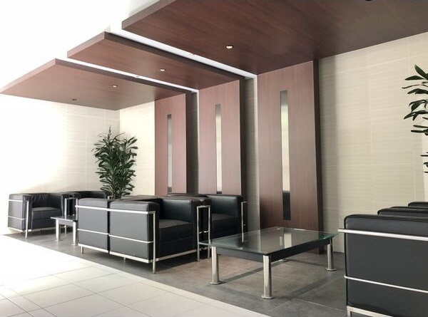 ツインアウルズのエントランス