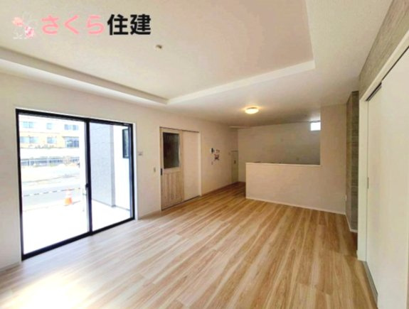 宇都宮市鶴田町27期　1号棟の居間・リビング|折り上げ天井やアクセントクロスでワンランク上のオシャレなLDK