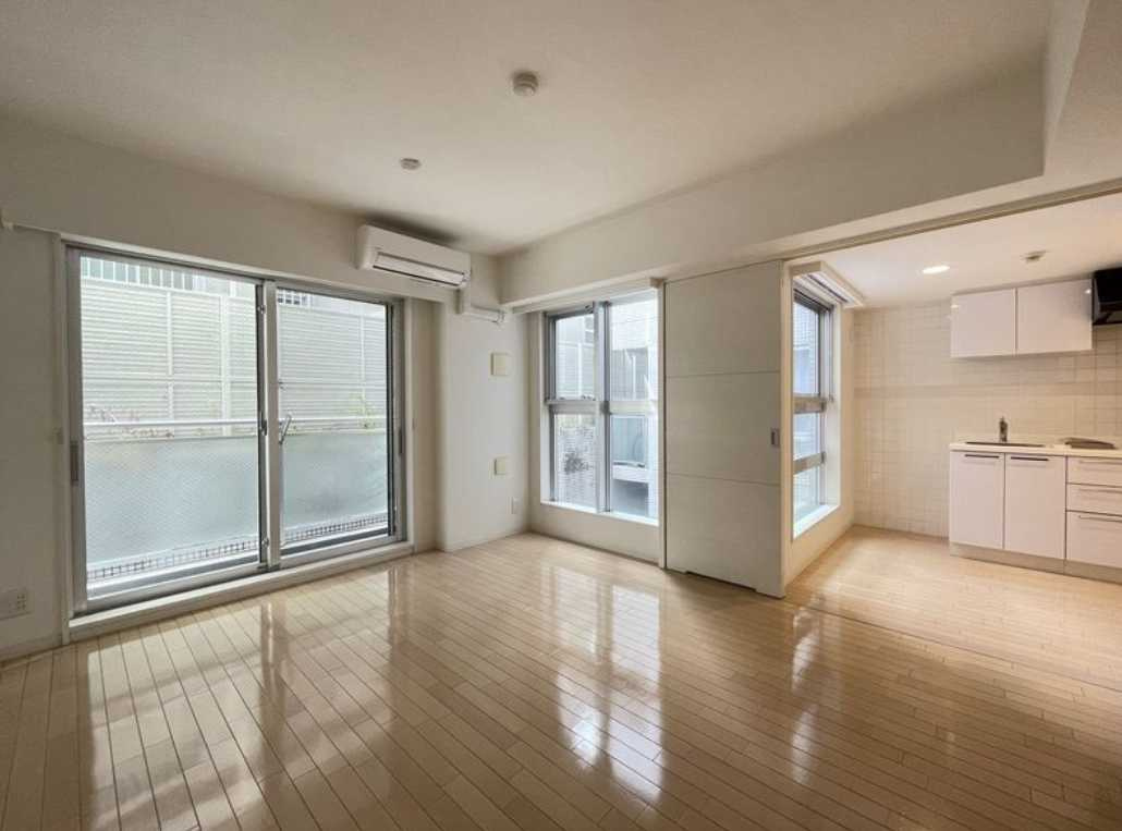 ミリアレジデンス桜新町　敷金０　礼金０　ペット相談の居間・リビング