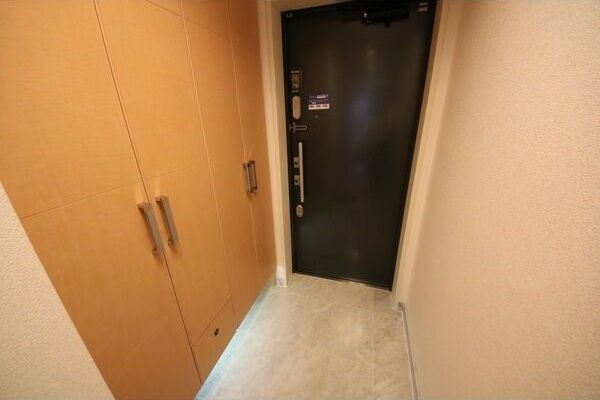 レジディア泉の玄関