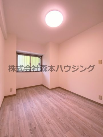 【洋室】 | 　PHOENIX COURT 交野Ⅰ | 個人の部屋や寝室として使える洋室です