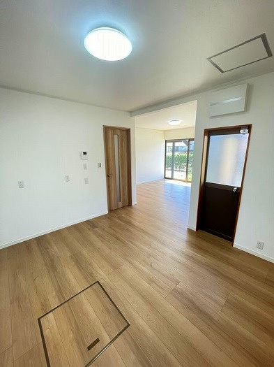 【居間・リビング】の画像