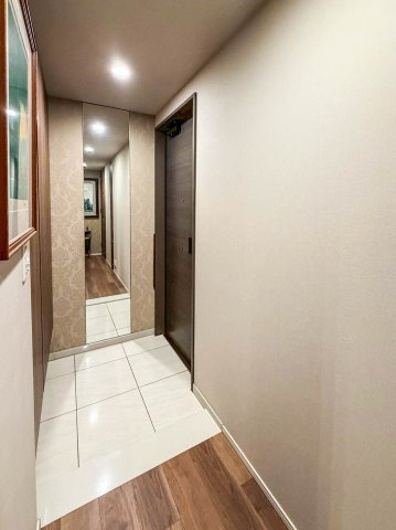 【玄関】 | ブランズタワー梅田Ｎｏｒｔｈ | しっかり収納できる天井高の大きなシューズボックスが有ります♪