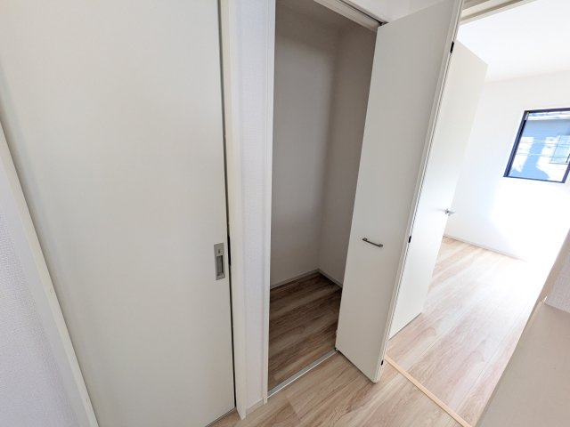 守谷市松ケ丘5期　新築戸建　２号棟の収納