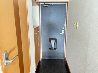 【玄関】 | フォレストヴィラ | 玄関