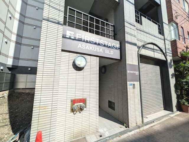 ＦＩＲＳＴＳＴＡＧＥ　ＡＳＡＫＵＳＡ　ＢＵＩＬＤＩＮＧのエントランス