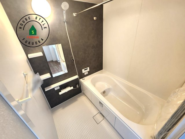 大野城市乙金東1丁目台1-2棟（2号棟）の内観：施工例|1日の疲れを癒してくれる広々バスルーム。雨の日のお洗濯にも大活躍な浴室乾燥機付です！