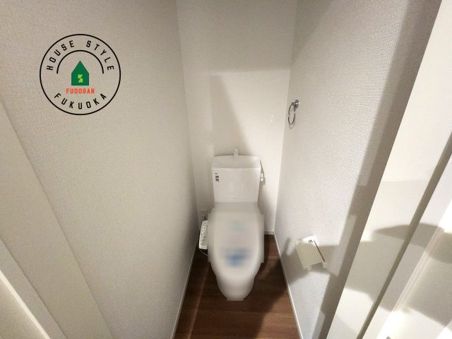 大野城市乙金東1丁目台1-2棟（2号棟）の内観：施工例|温水洗浄便座を完備しております。2ヶ所にトイレがあるのは朝の慌ただしい時間も安心です。