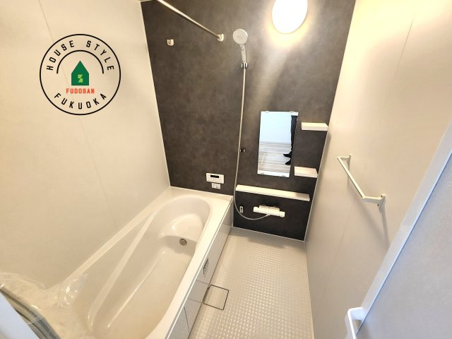 大野城市乙金東1丁目台1-2棟（1号棟）の内観：施工例|1日の疲れを癒してくれる広々バスルーム。雨の日のお洗濯にも大活躍な浴室乾燥機付です！