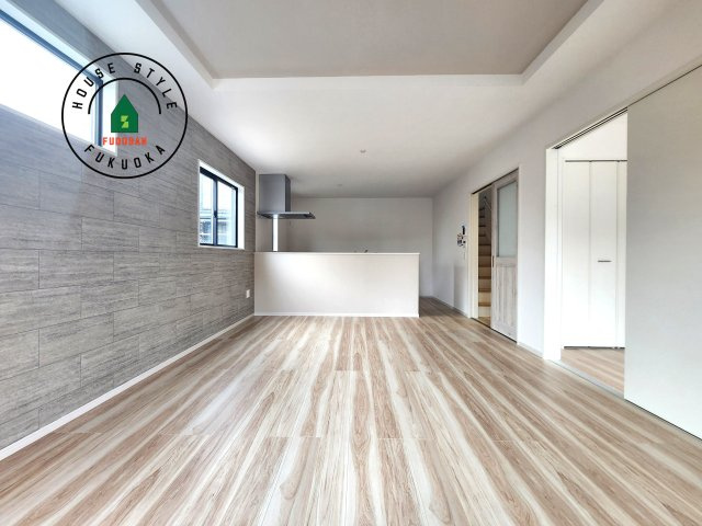 大野城市乙金東1丁目台1-2棟（1号棟）の内観：施工例|キッチンからリビングをしっかり確認できます。家族の笑顔があふれる空間になりそうですね。