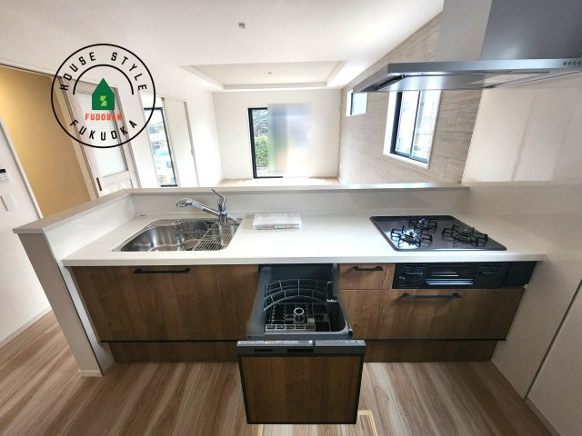 大野城市乙金東1丁目台1-2棟（1号棟）の内観：施工例|ご家族を近くに感じられる対面キッチンのLDK。会話もはずみそうですね。
