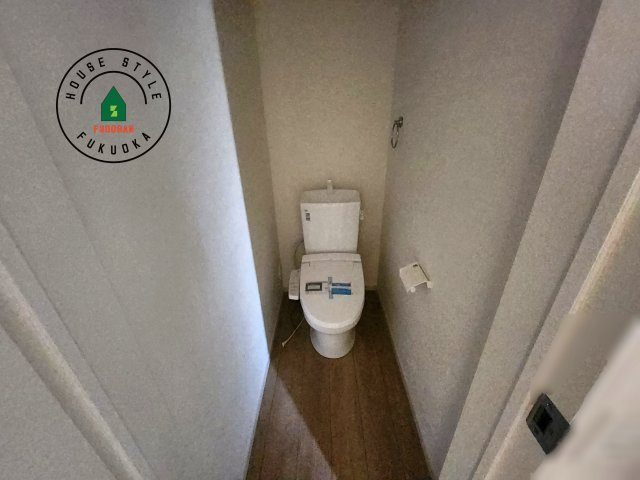 福岡市東区松香台1丁目第3-1棟（1号棟）の内観：施工例|温水洗浄便座を完備しております。2ヶ所にトイレがあるのは朝の慌ただしい時間も安心です。