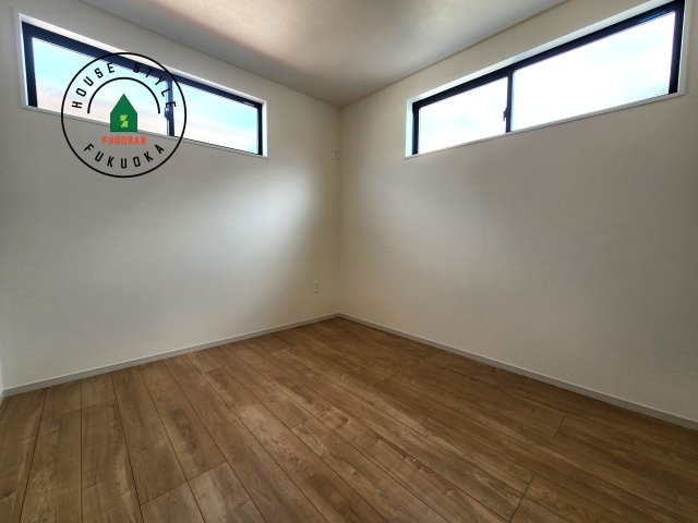 福岡市東区松香台1丁目第3-1棟（1号棟）の内観：施工例|採光良好な洋室は全居室、複層ガラスの遮熱効果と断熱効果で、一年中快適に過ごせます。