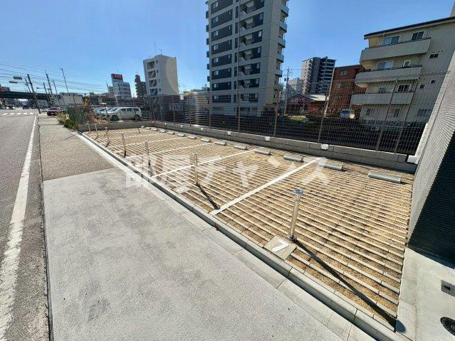 ディアレイシャス東別院Ⅳの駐車場