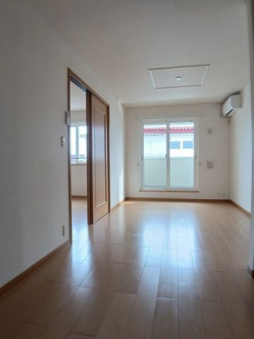 メゾンドフラン　イシカラＢの居間・リビング