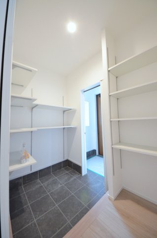 上安七丁目の収納|大容量のシューズクローク